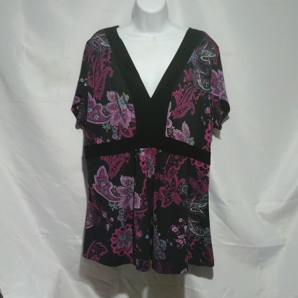 Torrid Low Cut V-Neck Top Size 3 (3X)